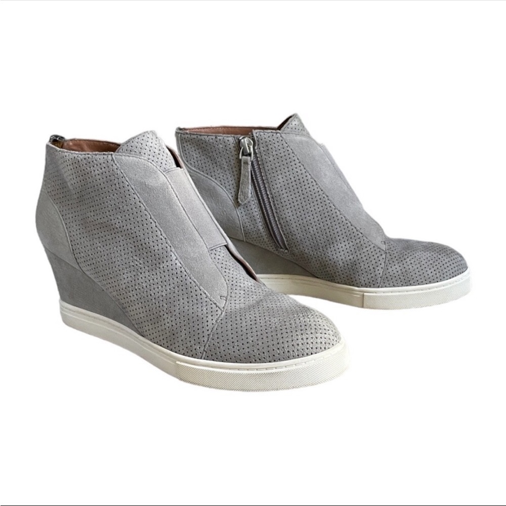 Paola wedge light grey shoes, excellent condition. Very comfortable.